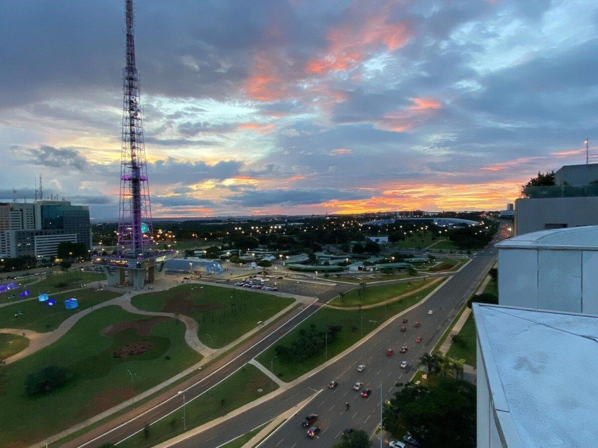 Flat Encantador No 7º Com Vista Pra Torre De Tv Brasília Eksteriør bilde